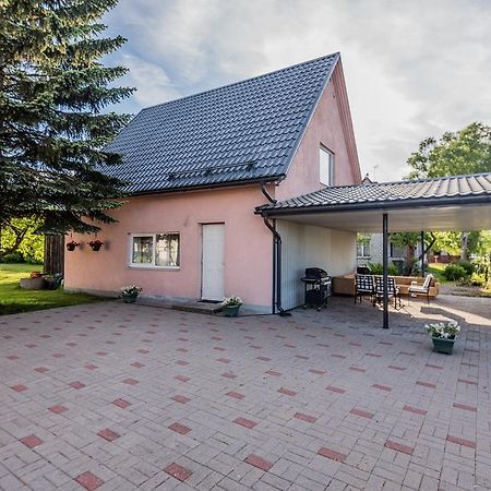 Lubja Holiday House Βίλα Παρνού Εξωτερικό φωτογραφία