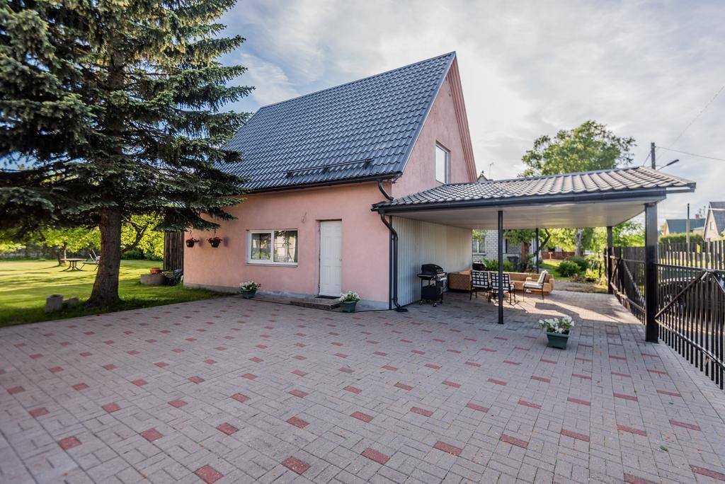 Lubja Holiday House Βίλα Παρνού Εξωτερικό φωτογραφία